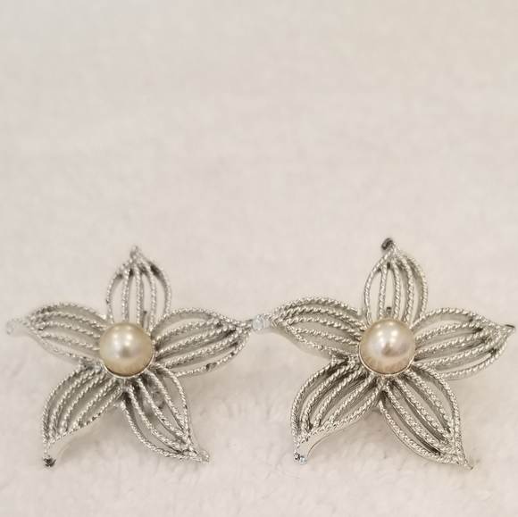 Jewelry - Elegant Silver and Pearl Flower Earrings